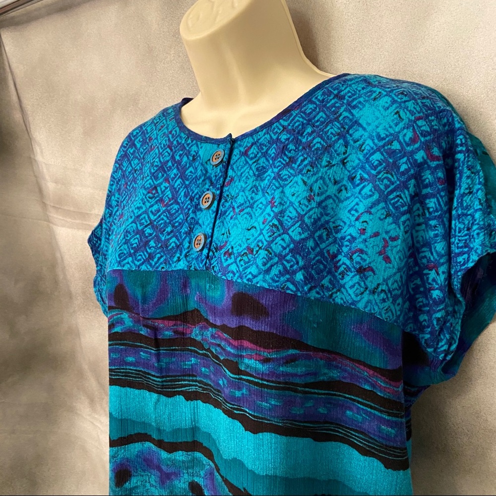Ocean views in the beautiful print tunic